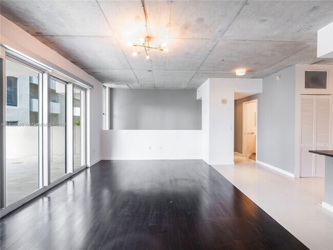 Building Photo - 3449 NE 1st Ave