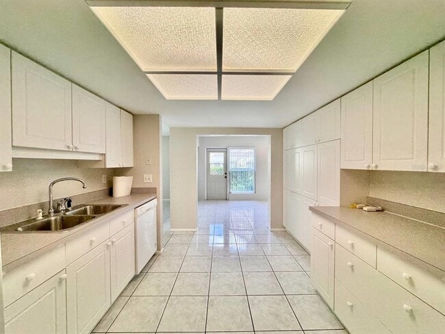 Building Photo - 2826 Rampart Cir