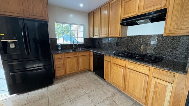 Building Photo - 2430 Bancroft Ave