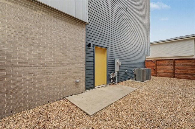 Building Photo - 644 SW B St