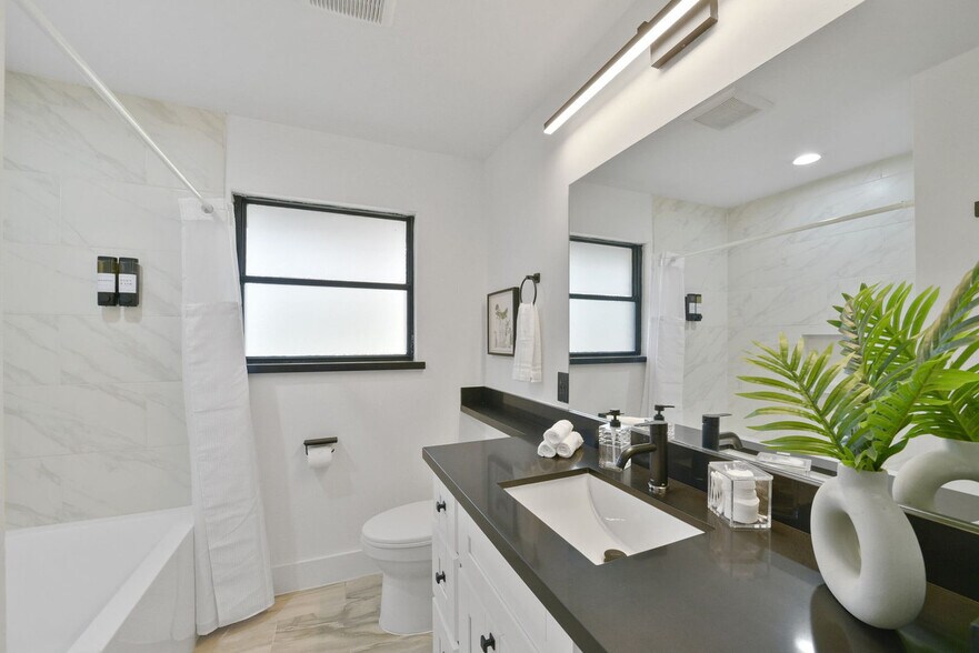 Building Photo - 6230 Rena St