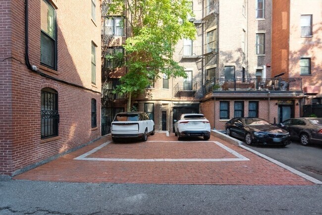 Building Photo - 288 Commonwealth Ave