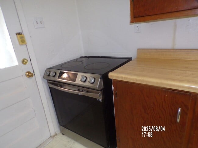 Building Photo - centrally located, pets negotiable with ow...