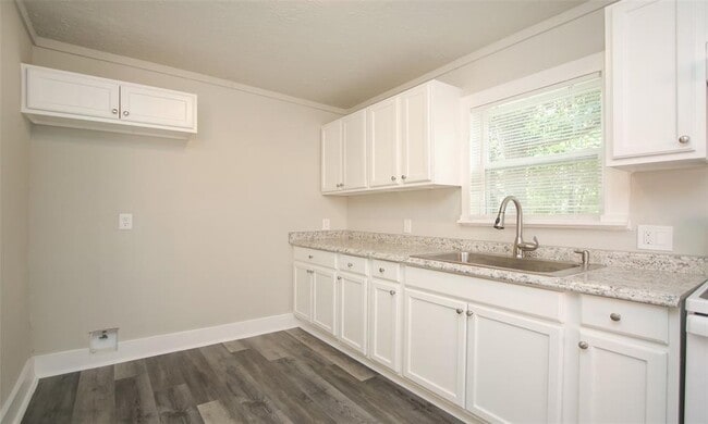 Building Photo - 4826 Larkspur St