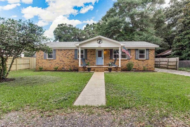 Primary Photo - 520 Selina St