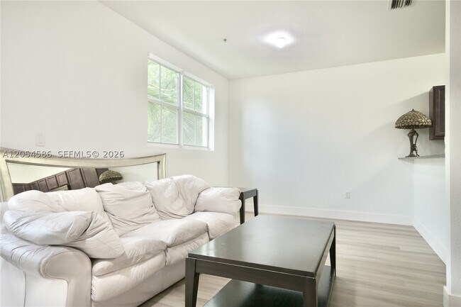Building Photo - 10870 NW 88th St