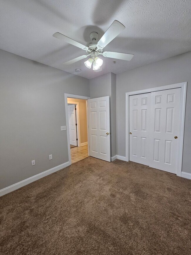 Building Photo - Fountain Pointe 3 bed 2 bath - Long Term R...