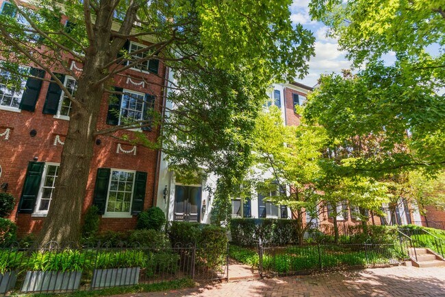 Building Photo - Available Now! Georgetown! Professionally Managed High End 1 Bed/ 1 Bath Condo