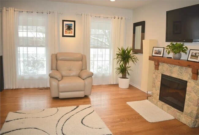 Building Photo - 741 Buttonwood Cir