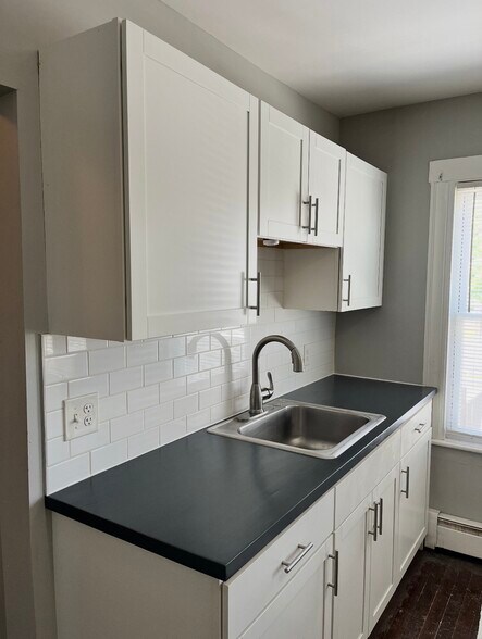 Building Photo - 140 Black Rock Ave