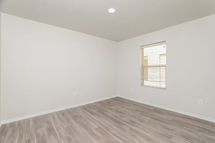 Building Photo - 10718 Goose Way