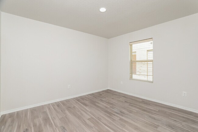 Building Photo - 10506 Goose Way