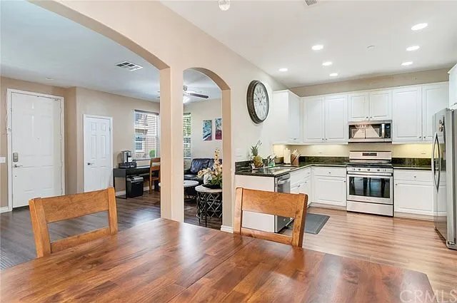 Building Photo - 277 Bloomington Ave