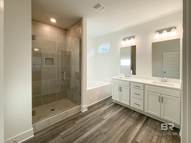 Building Photo - 510 Hardwood Ave