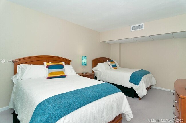 Building Photo - 3801 S Ocean Dr