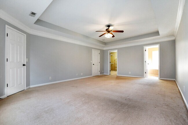 Building Photo - Pet Friendly Three Bedroom with Bonus!