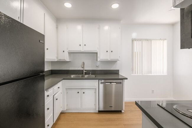 Kitchen - 2803 Arizona Ave