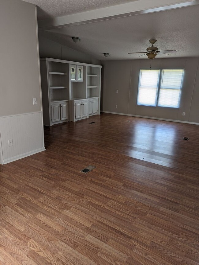 Building Photo - 4 BR, 2 BA 1,792 sq ft doublewide Trailer ...