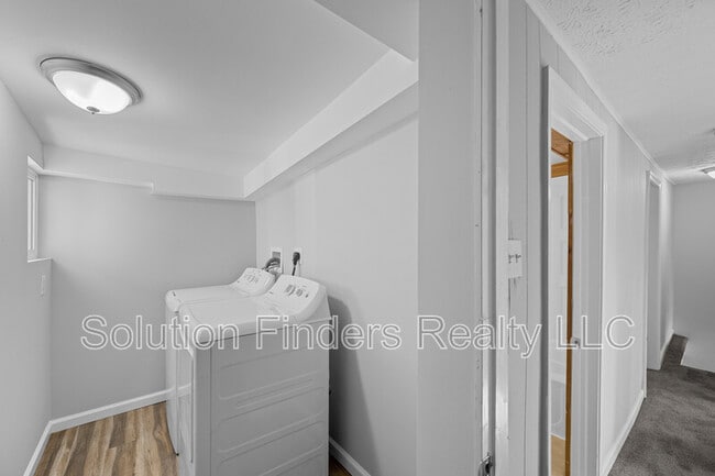 Building Photo - 42 N Main St