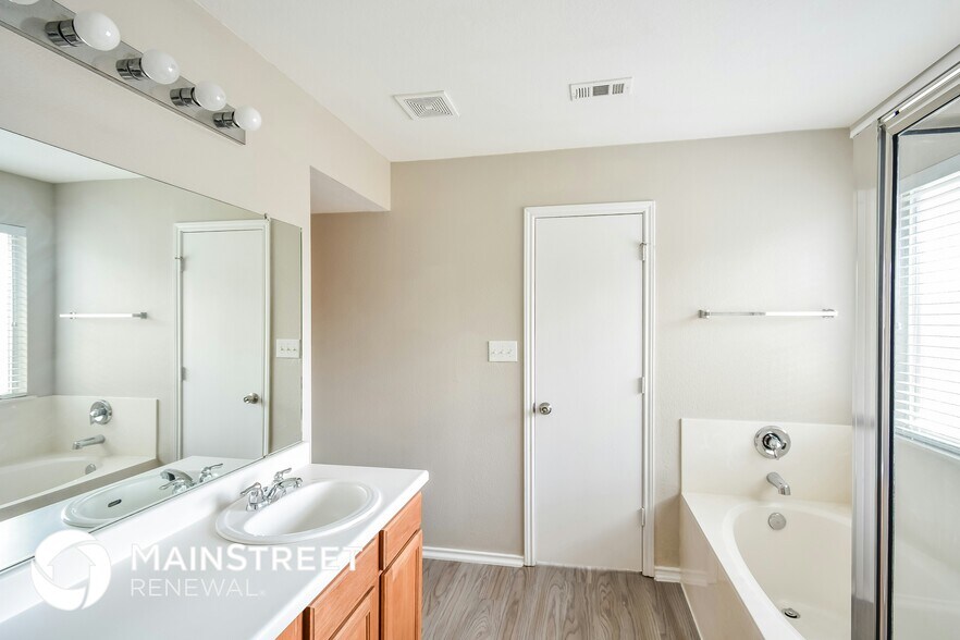 Building Photo - 8723 Trumpet Cir