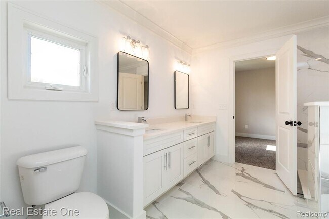 Building Photo - 5485 Hammersmith Dr