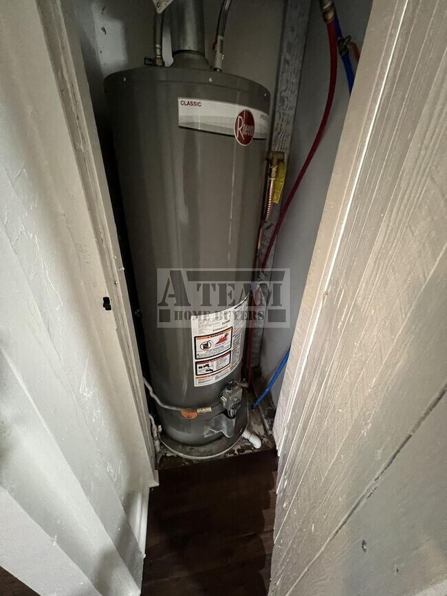 Building Photo - Renovated 2 Bed 1 Bath house for rent in T...