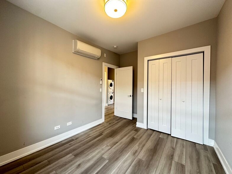 Building Photo - 3934 N Janssen Ave