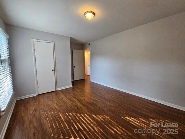 Building Photo - 4604 Coronado Dr