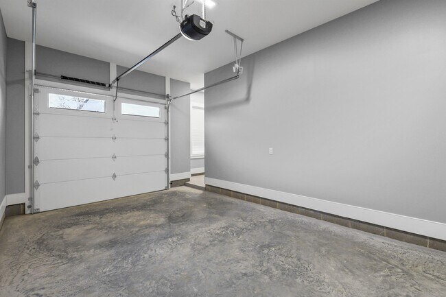 Building Photo - 1713 Double Oak Trl