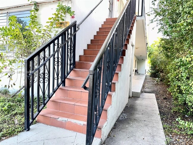 Building Photo - 8132 Harding Ave