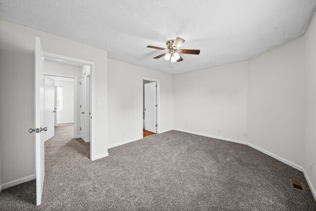 Building Photo - 105 Greenland Ct