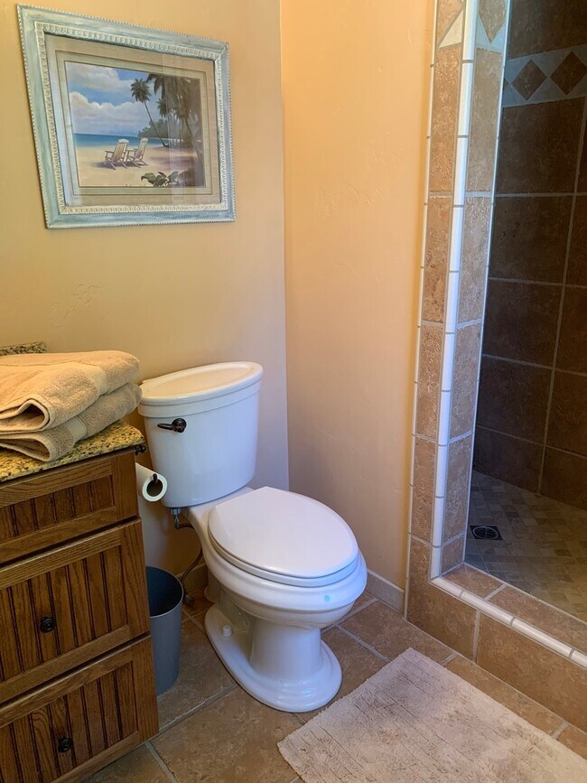 Building Photo - Studio