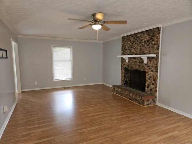 Building Photo - 1617 Hennessy Pl