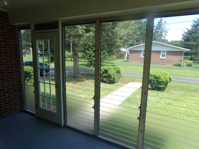 Building Photo - 3 Bedroom in Prince George County