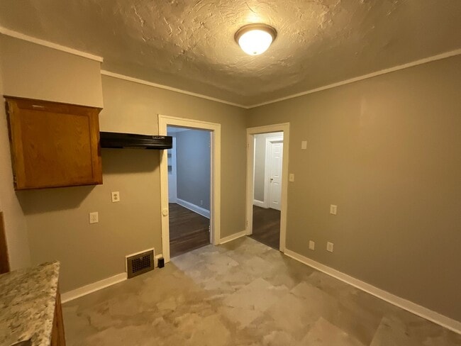 Building Photo - 4384 E 136th St