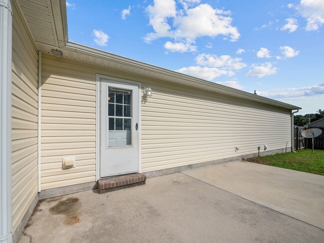 Building Photo - Welcome to Woodbury Farm!