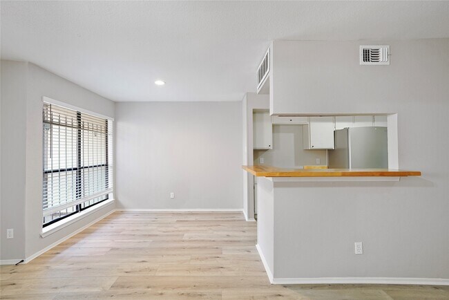 Primary Photo - 6633 W Airport Blvd