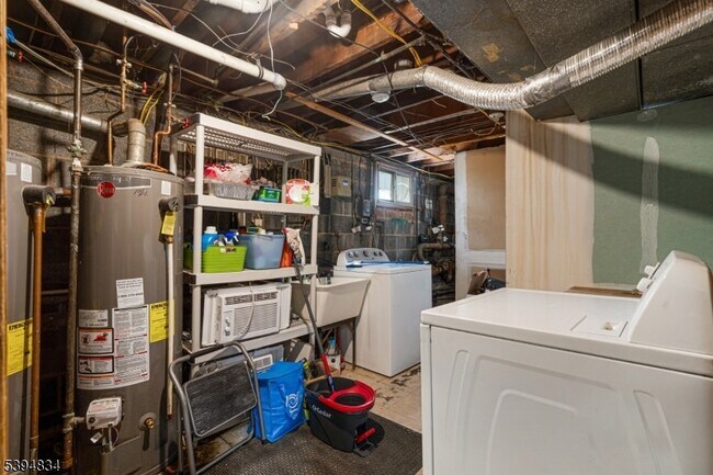 Building Photo - 76 Mt Kemble Ave