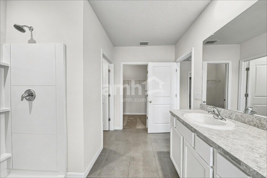 Building Photo - 2840 Greenleaf Ter