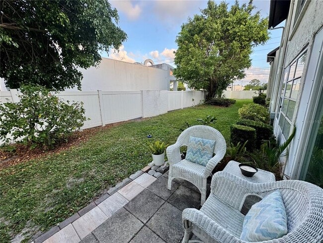 Building Photo - 1100 E Bay Dr