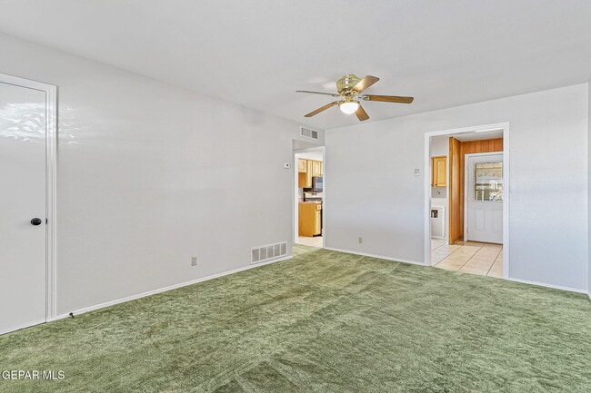 Building Photo - 5828 Sturgeon Dr