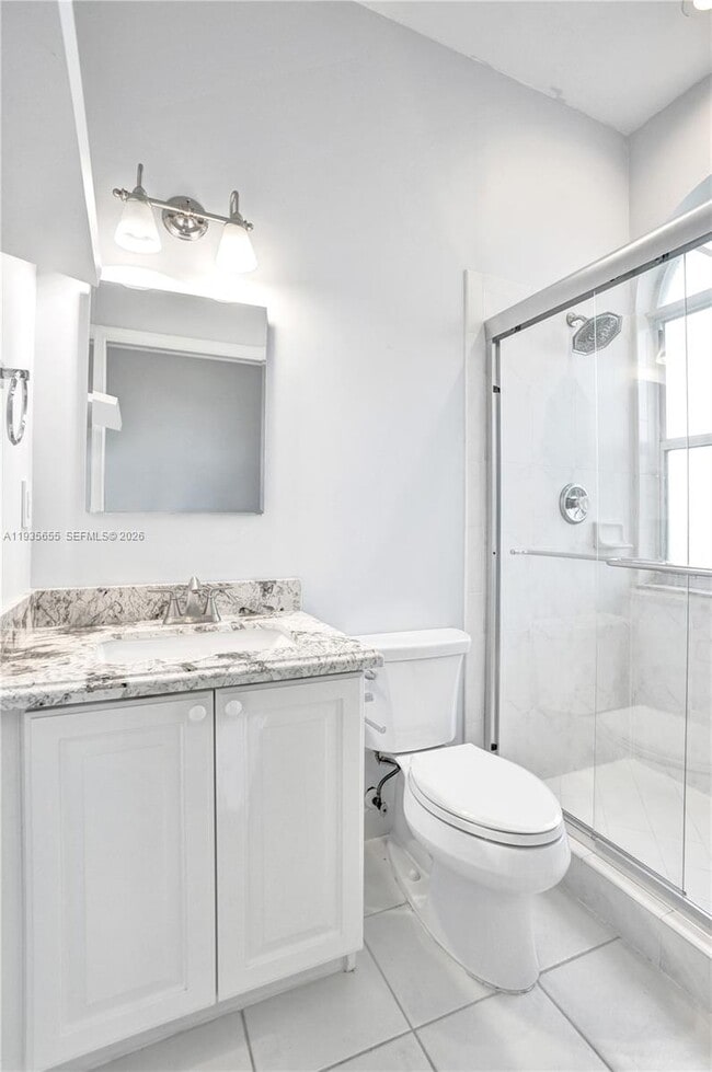 Building Photo - 652 W Palm Aire Dr