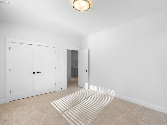 Building Photo - 9010 SW Inez St