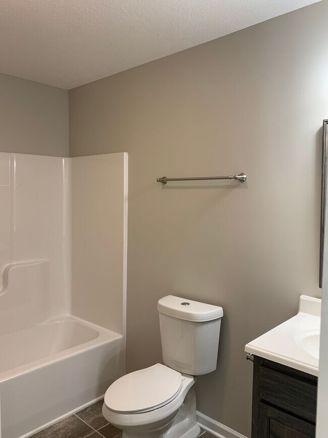Building Photo - Charming 3 Bedroom Home in Private Setting in Tullahoma...