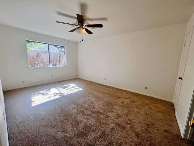 Building Photo - 1914 Indian Shores Rd