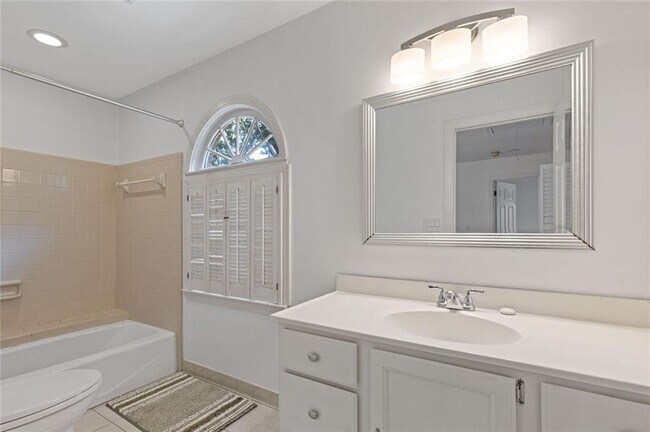 Building Photo - 2328 Defoors Ferry Rd NW