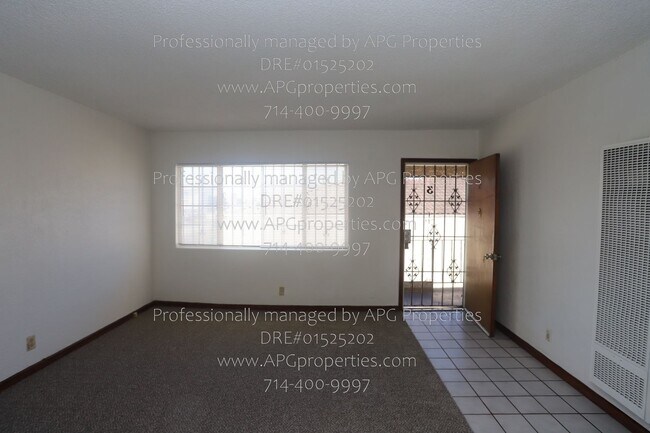 Building Photo - 830 E Anaheim St