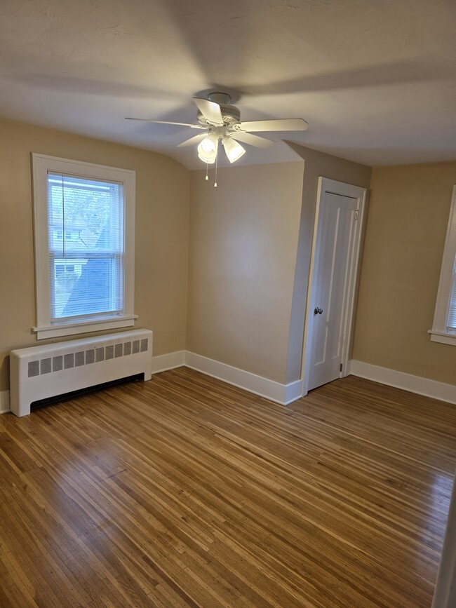 Building Photo - 457 Crossfield Rd