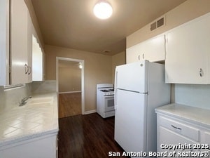 Building Photo - 2000 W Mistletoe Ave