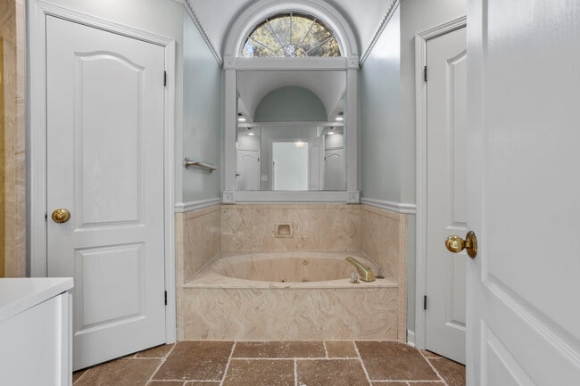 Building Photo - 9524 Pointe Aux Chenes Rd